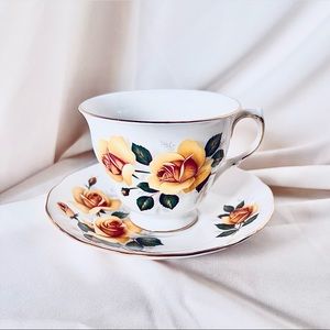 Vintage Queen Anne fine bone China 2-piece teacup and saucer